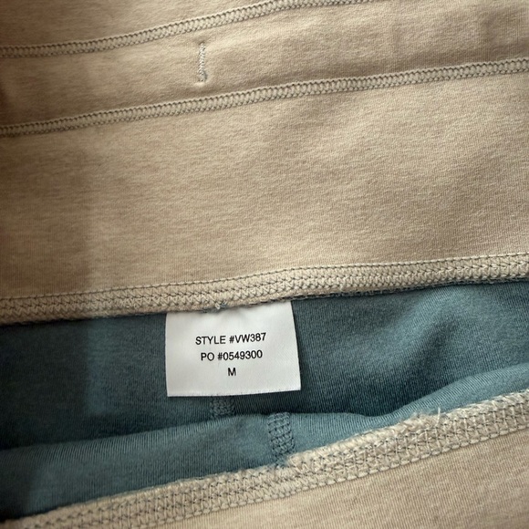 Vuori Womens Vibe Elation Shorts Blue High Rise Bike Short Size M Style #VW387 - Picture 7 of 10